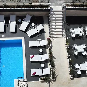 Aparthotel M ***
